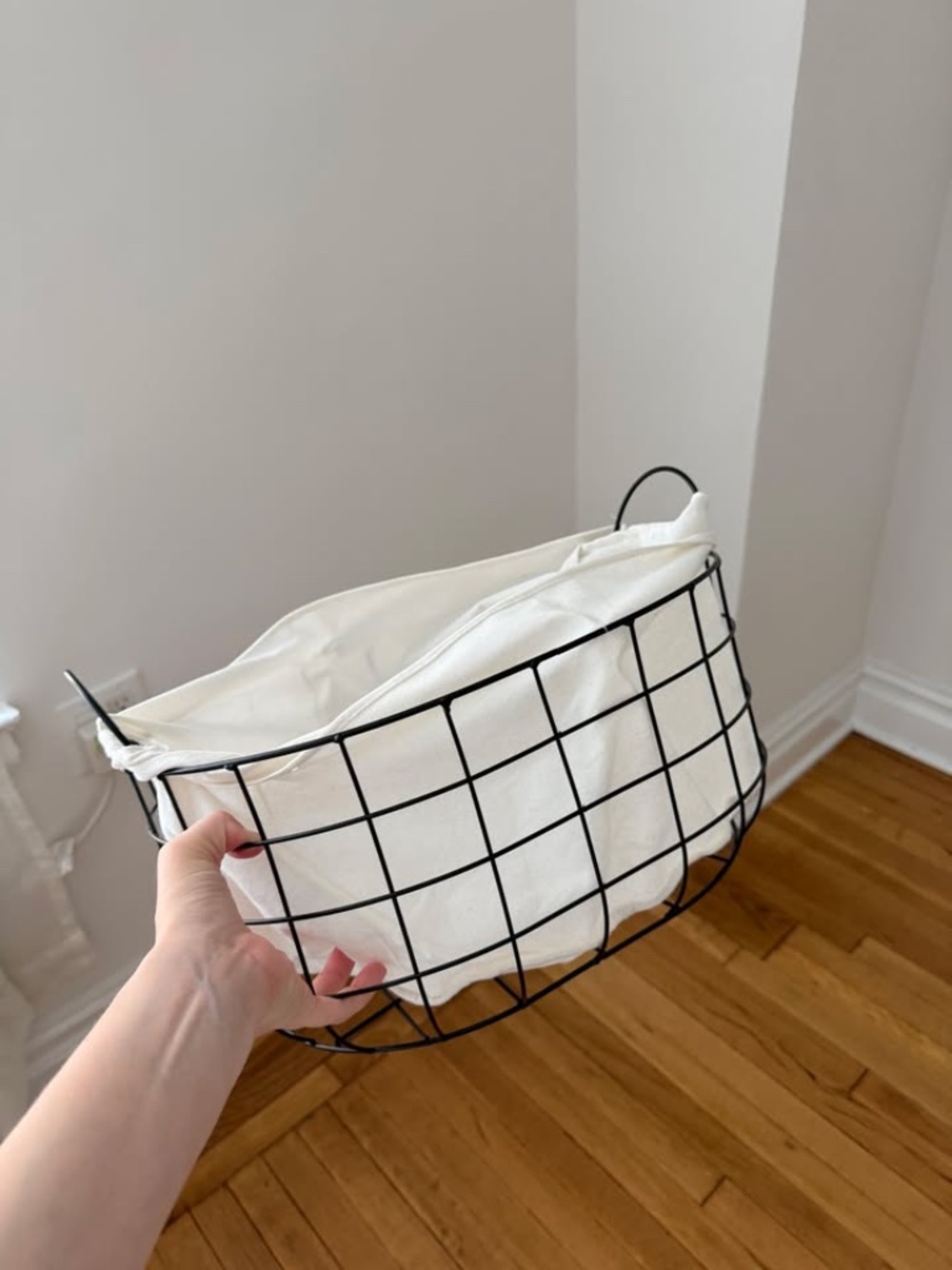 Wire basket with cotton lining